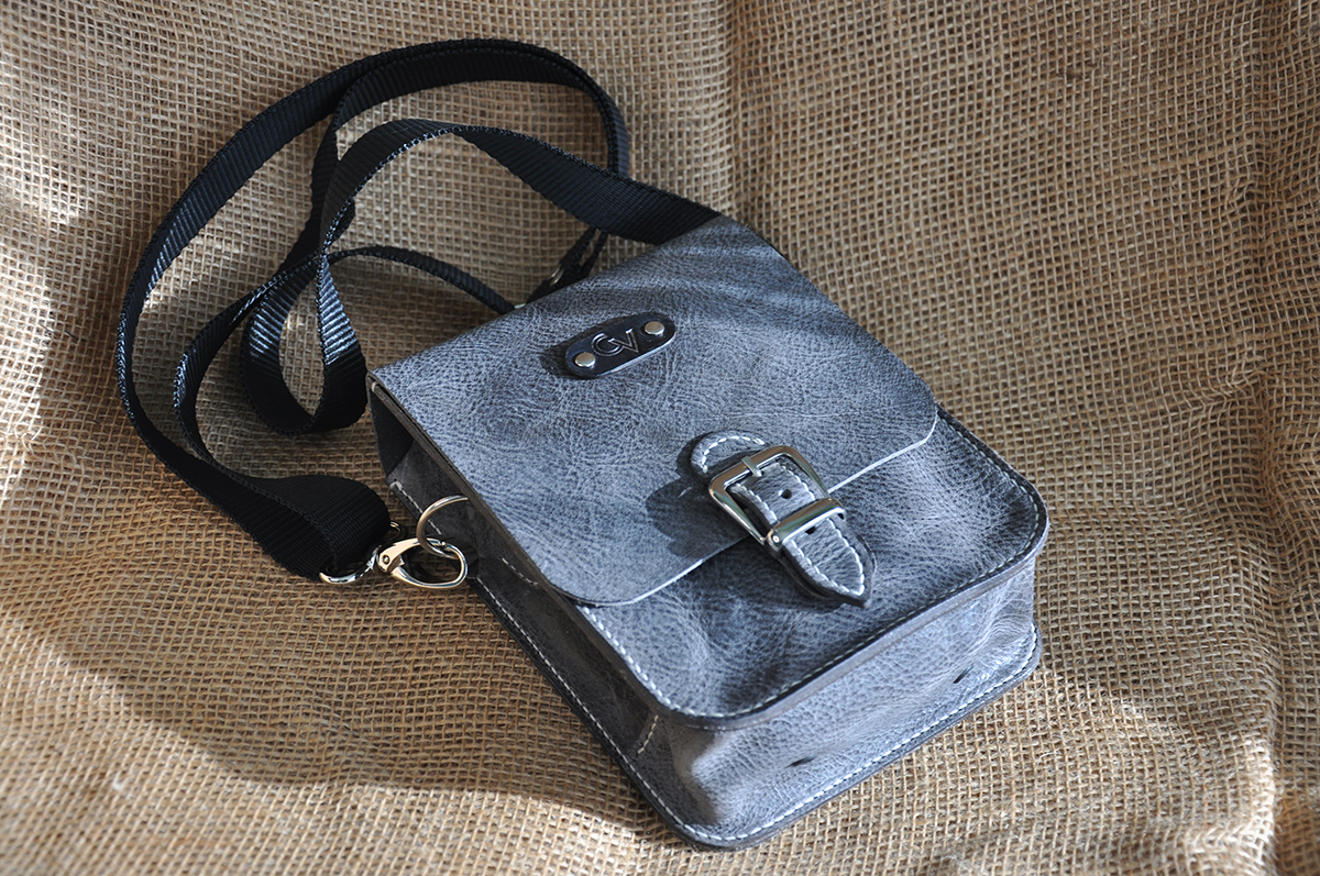 ЧАНТИ ПРЕЗ РАМО